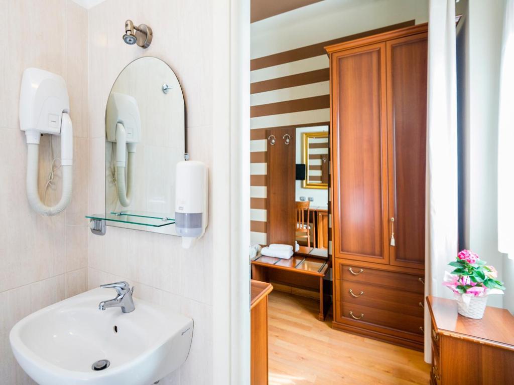 Hotel San Giorgio Tavazzano Esterno foto